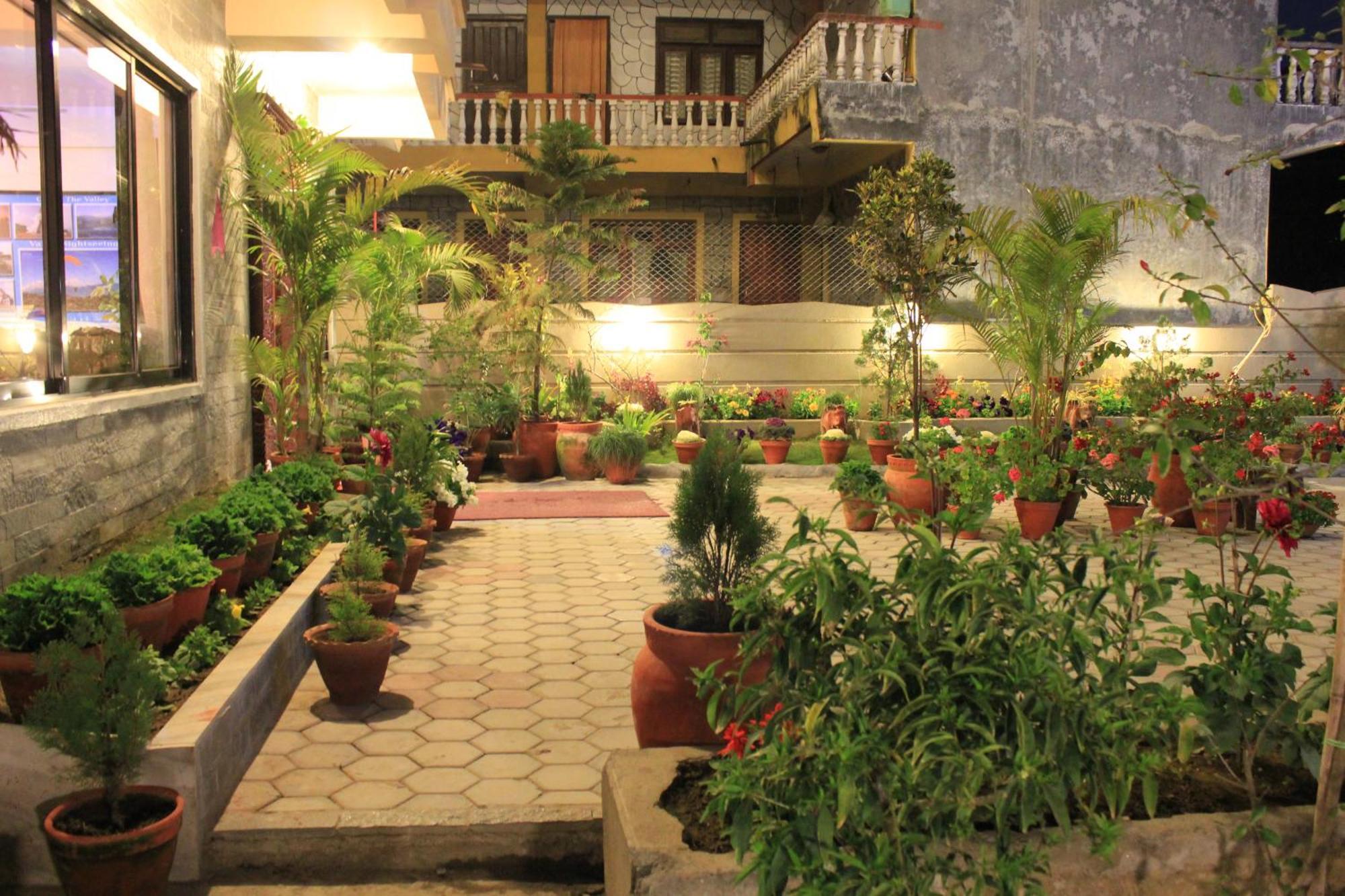 Hotel Orchid Покхара Экстерьер фото