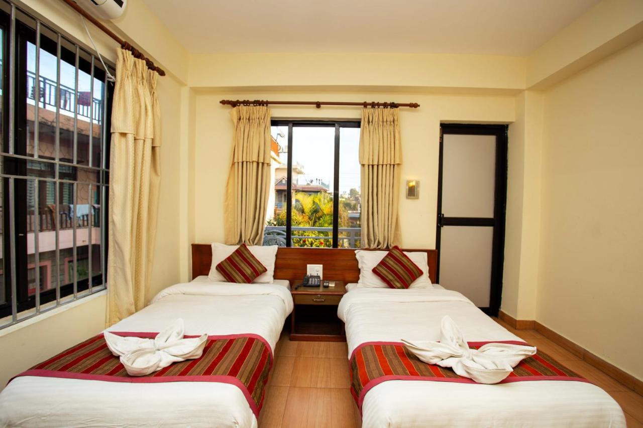 Hotel Orchid Покхара Экстерьер фото